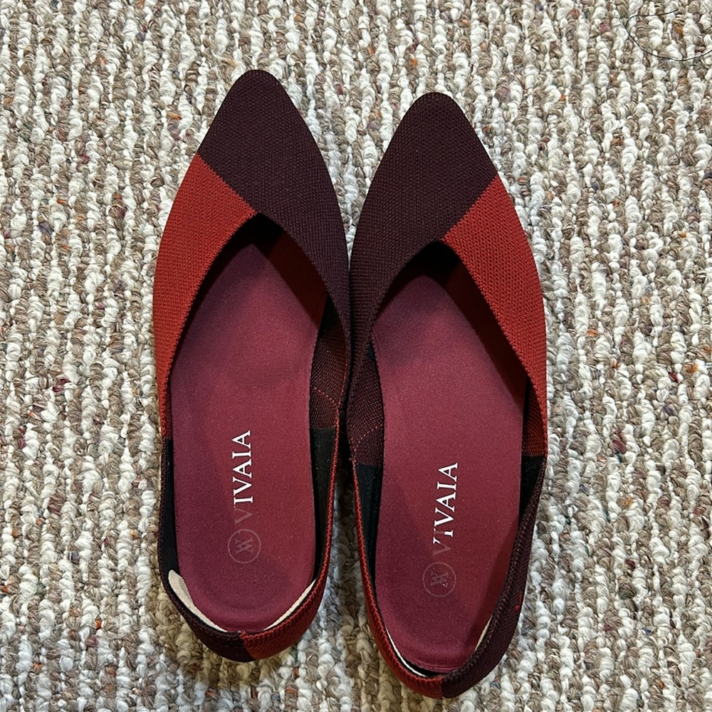 Vivaia Red/Maroon Pointed Toe Flats